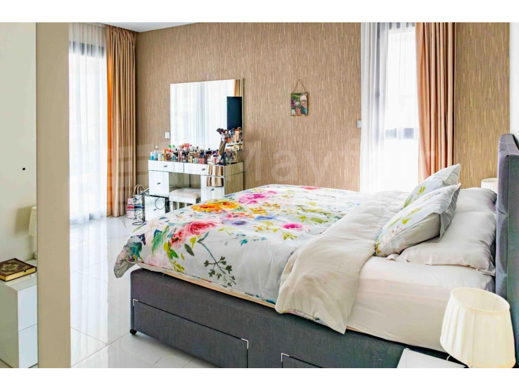5-bedroom Luxury Villa For Sale 
