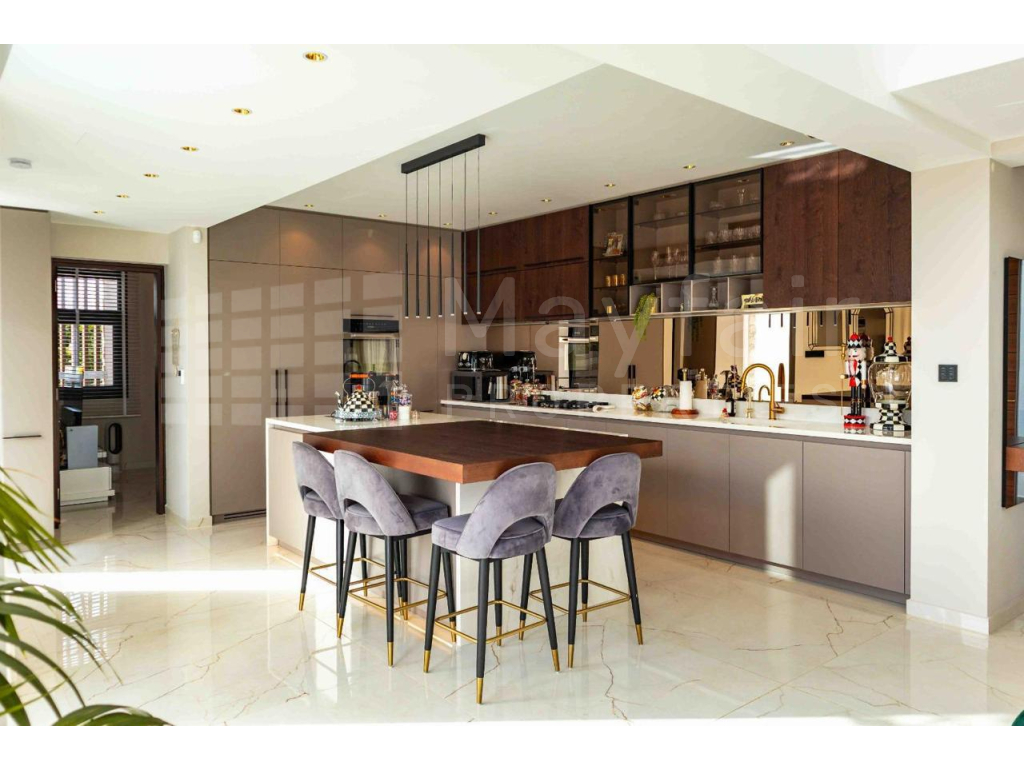 5-bedroom Luxury Villa For Sale 