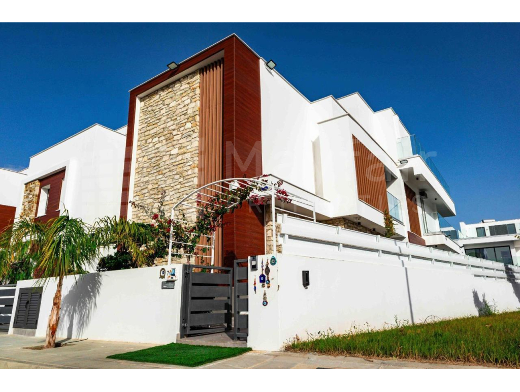 5-bedroom Luxury Villa For Sale 