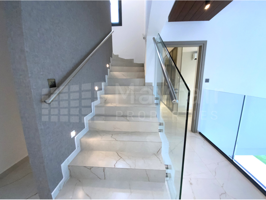 5-bedroom Luxury Villa For Sale 