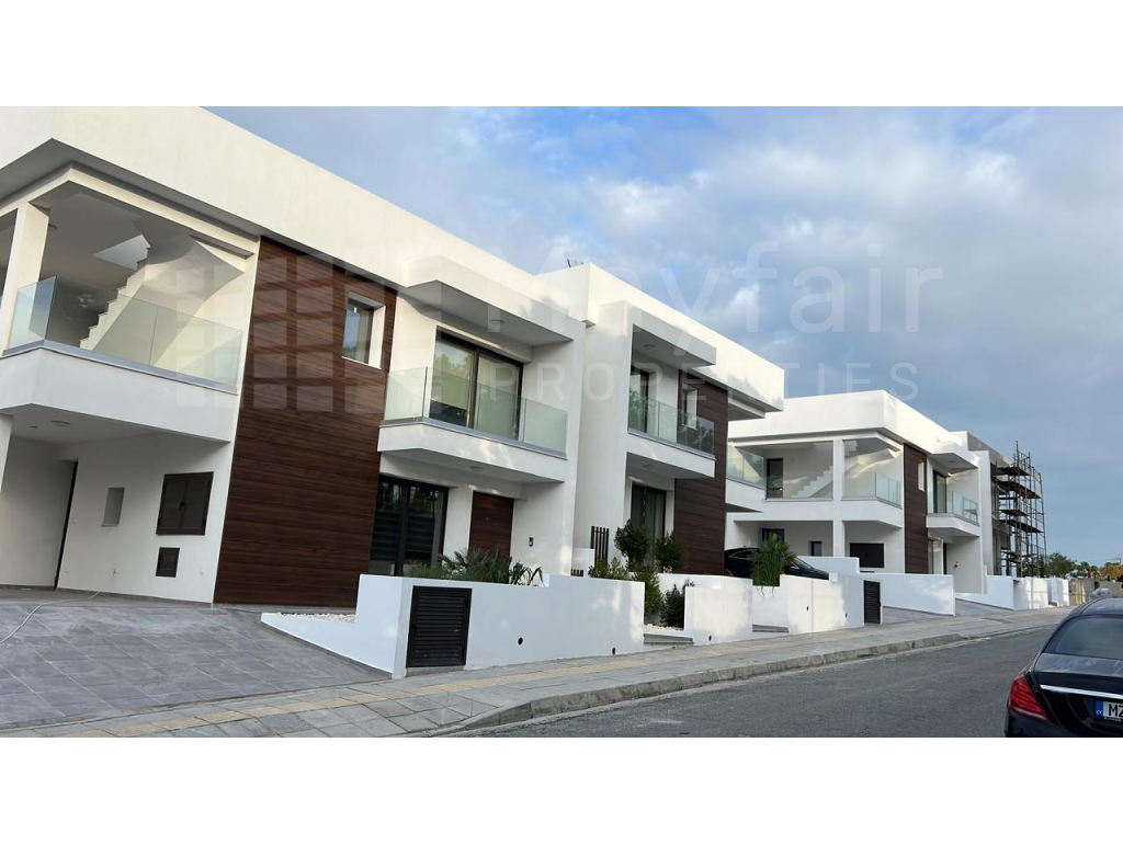 3-bedroom House with Pool for Sale in Pyla