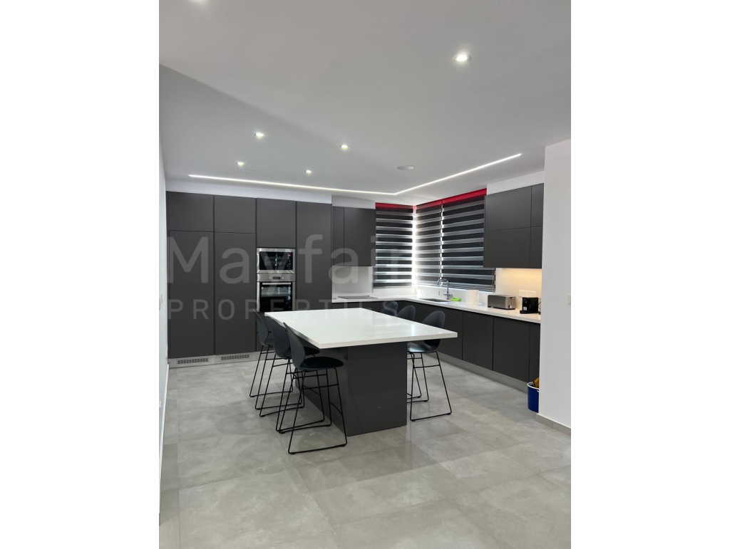 3-bedroom House with Pool for Sale in Pyla