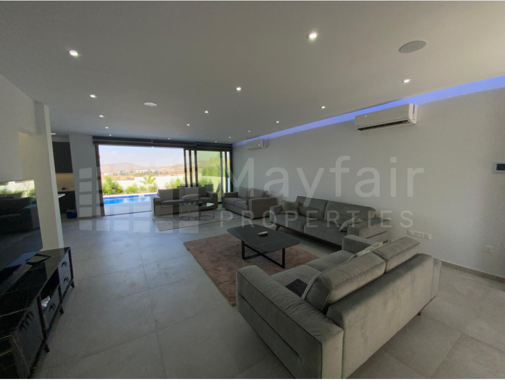 3-bedroom House with Pool for Sale in Pyla