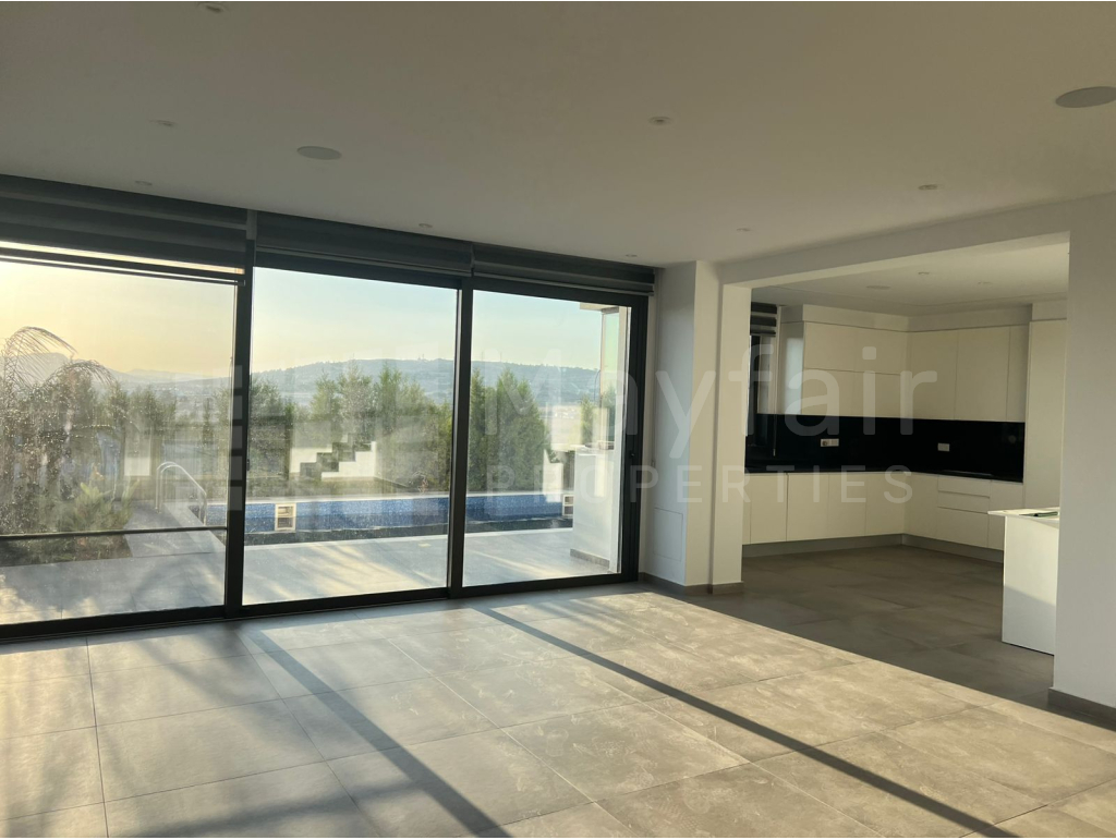 3-bedroom House with Pool for Sale in Pyla