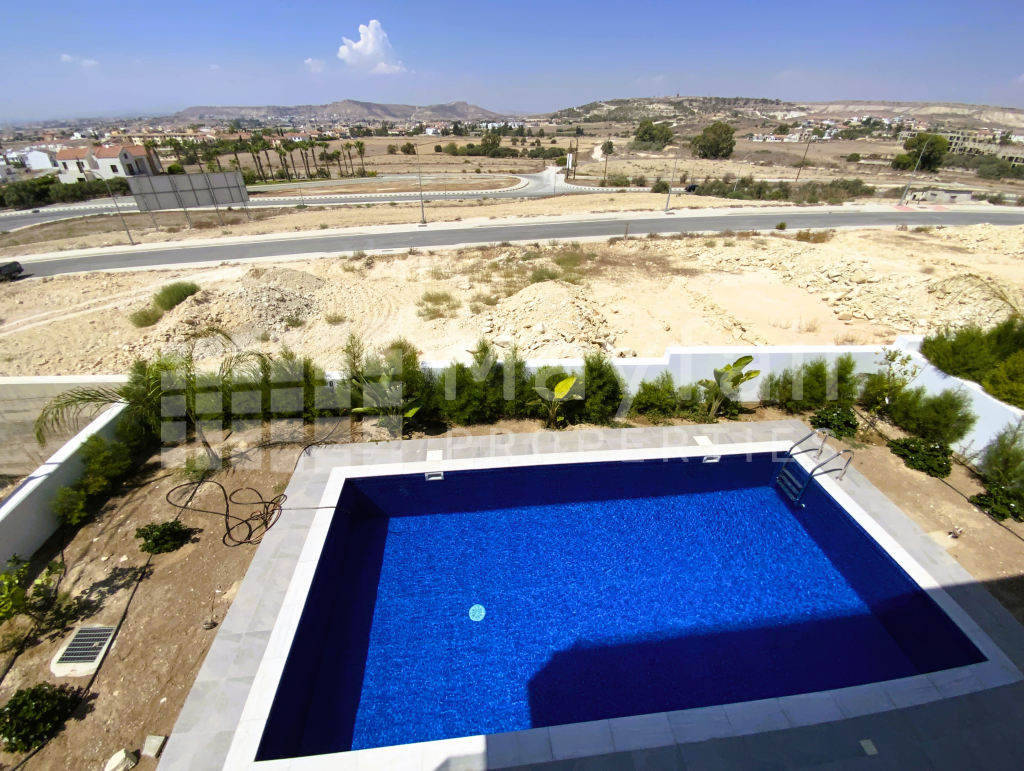 3-bedroom House with Pool for Sale in Pyla