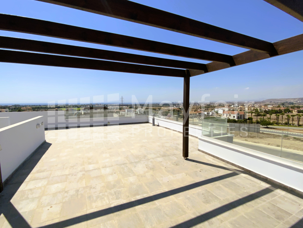 3-bedroom House with Pool for Sale in Pyla