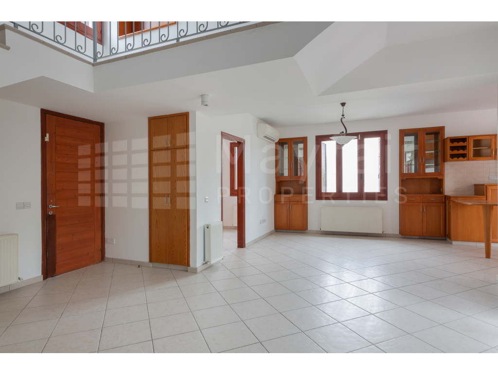 5 Bedroom Detached House For Rent in Agios Dometios