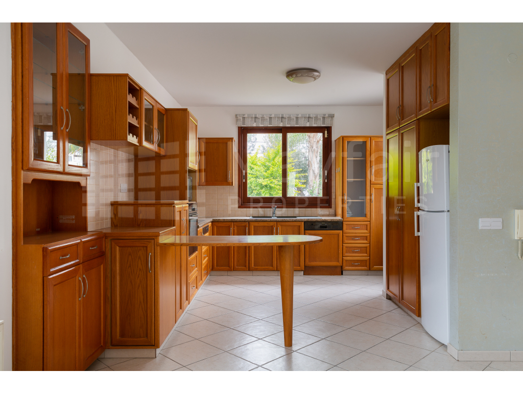 5 Bedroom Detached House For Rent in Agios Dometios