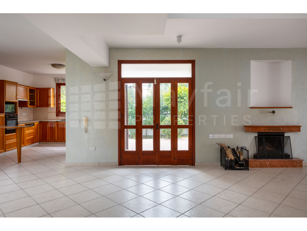 5 Bedroom Detached House For Rent in Agios Dometios