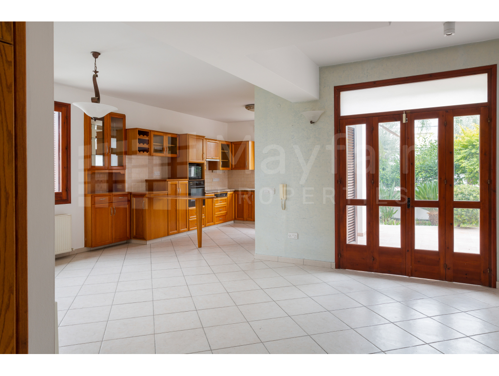 5 Bedroom Detached House For Rent in Agios Dometios