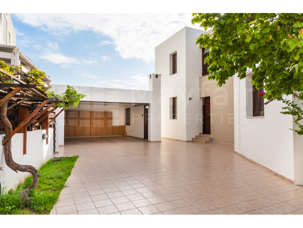 5 Bedroom Detached House For Rent in Agios Dometios
