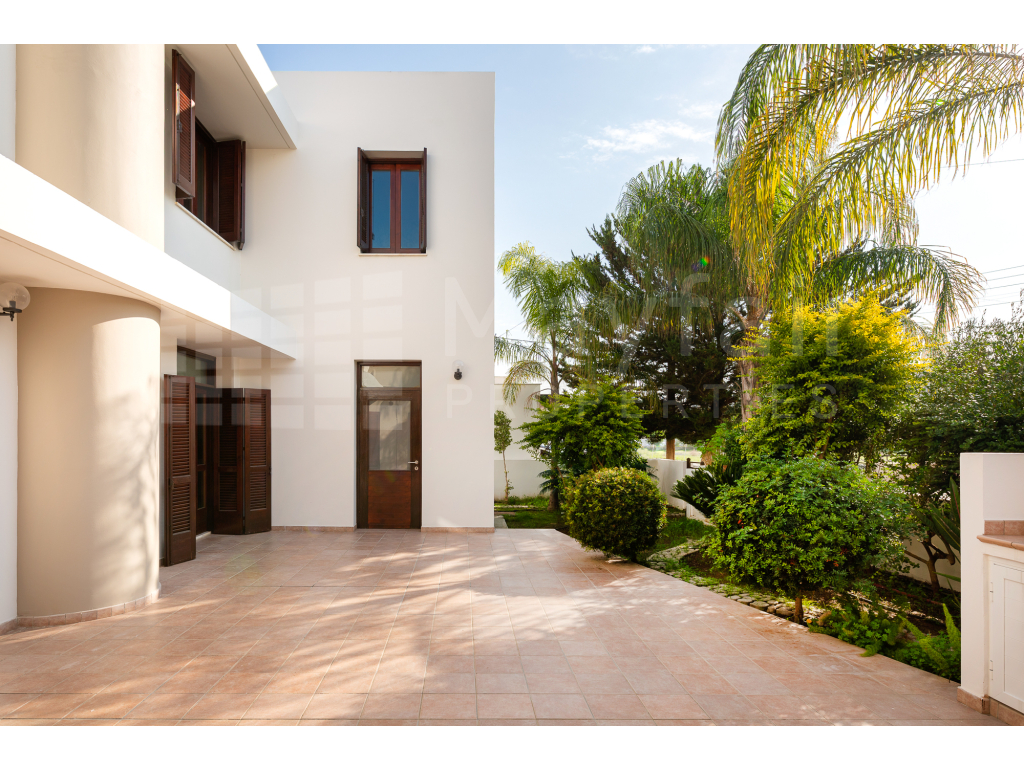 5 Bedroom Detached House For Rent in Agios Dometios