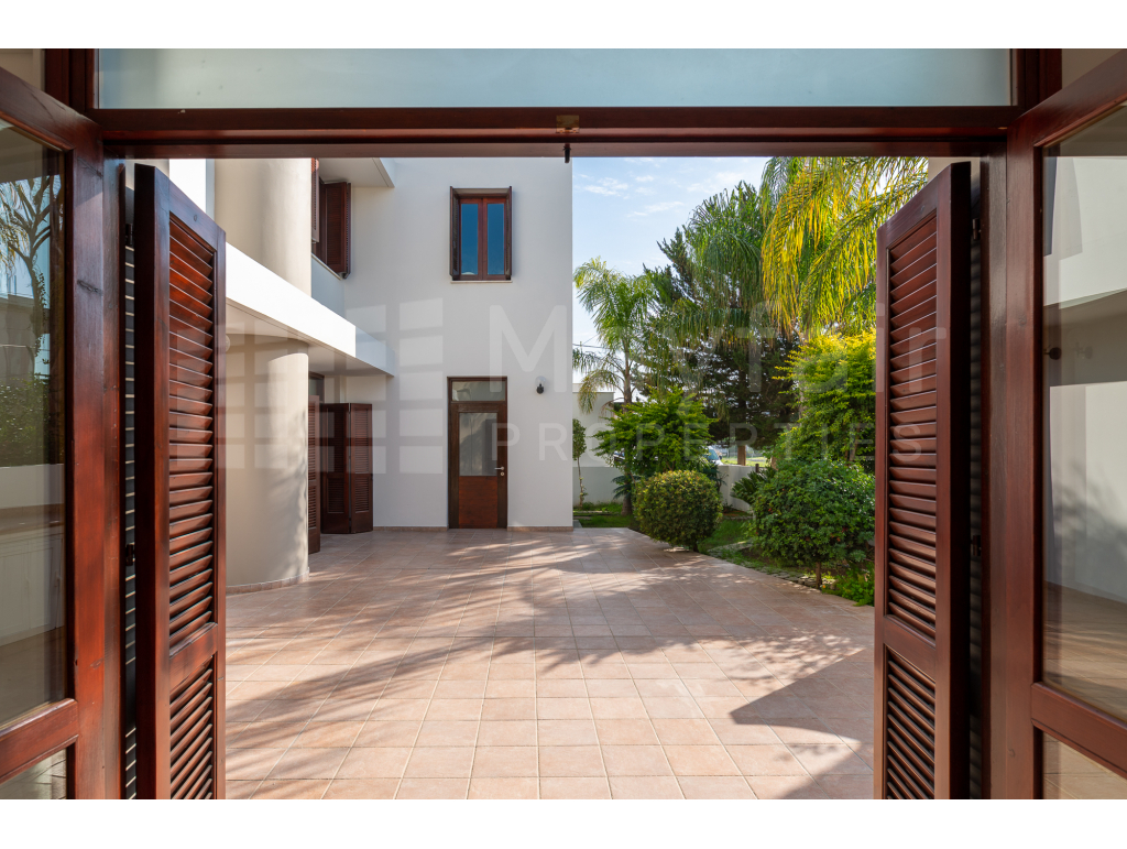 5 Bedroom Detached House For Rent in Agios Dometios