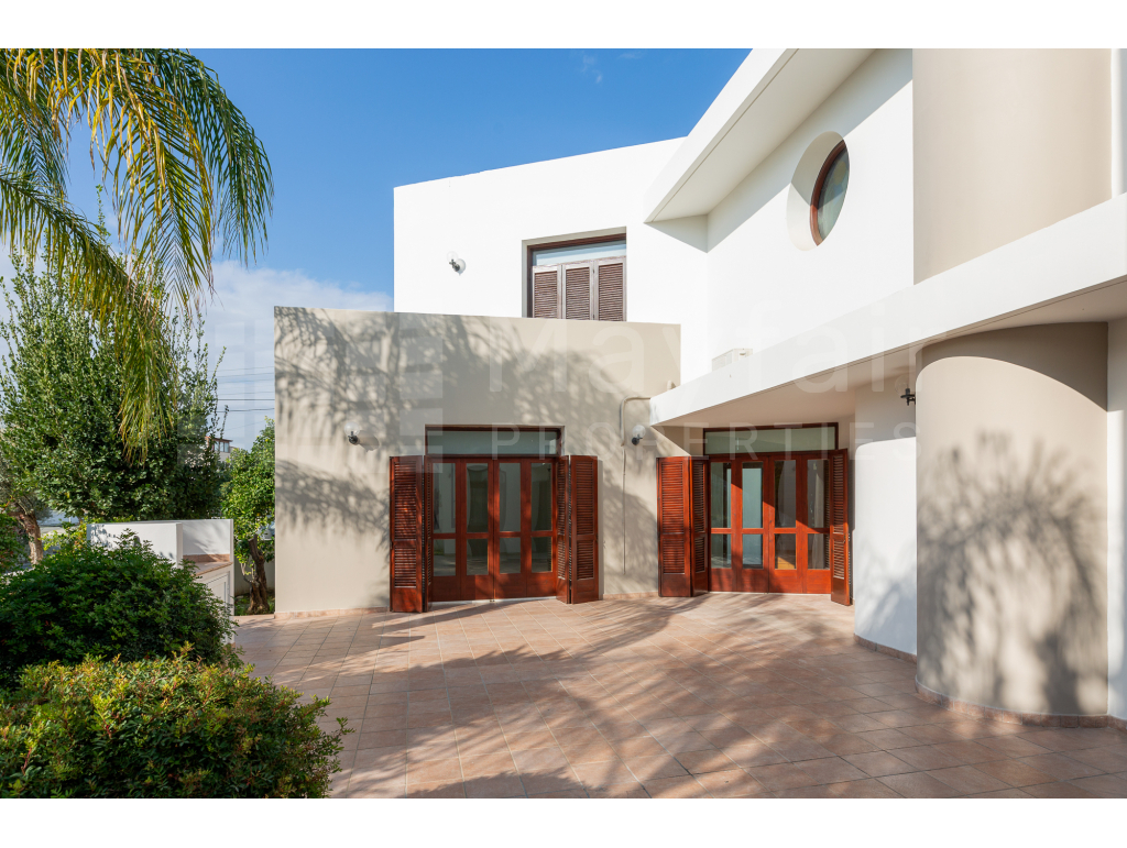 5 Bedroom Detached House For Rent in Agios Dometios
