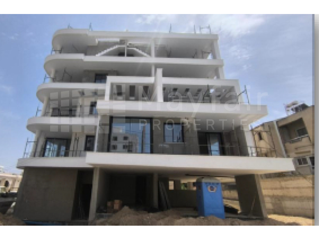 Two Bedroom Top-Floor apartment with Roof-Garden