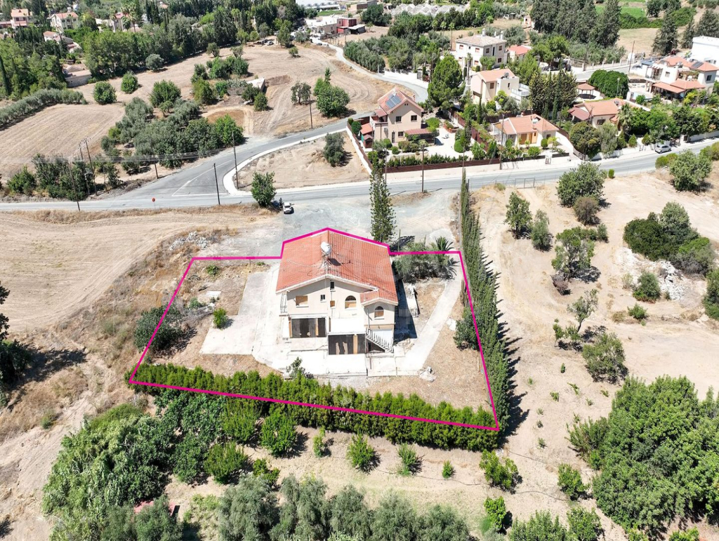 Three-Bedroom House in Parekklisia, Limassol