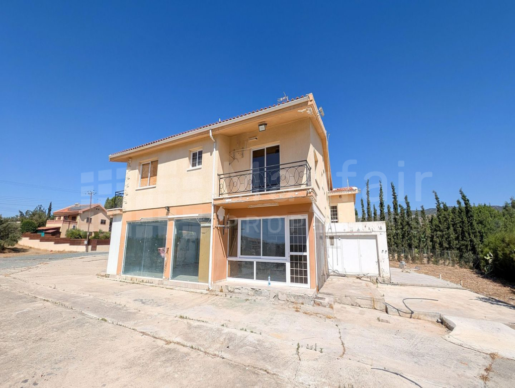 Three-Bedroom House in Parekklisia, Limassol