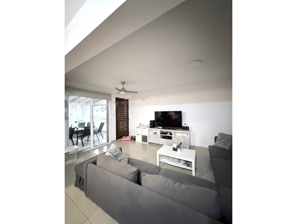 2 plus 1 office/playroom ground floor apartment