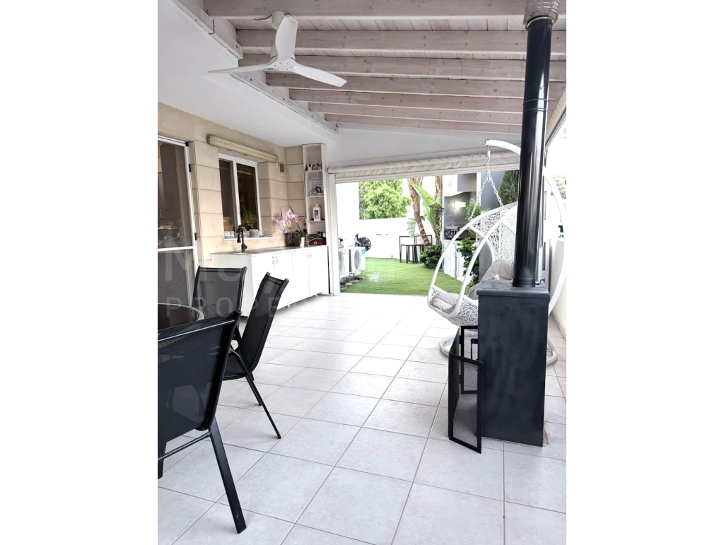2 plus 1 office/playroom ground floor apartment