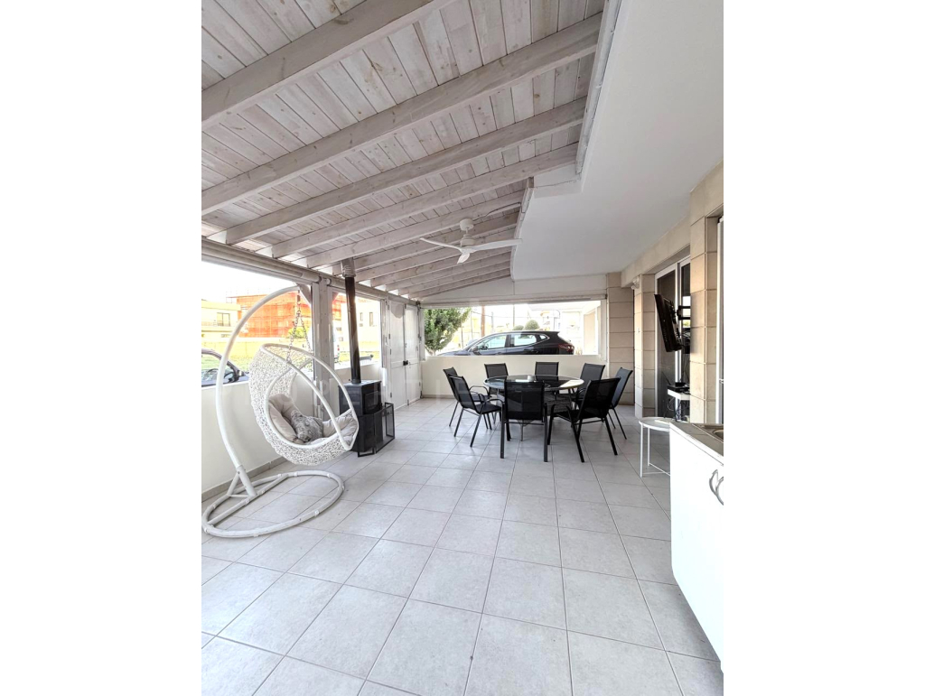 2 plus 1 office/playroom ground floor apartment
