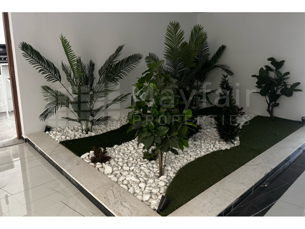 3-bedroom Apartment near Mackenzie Beach
