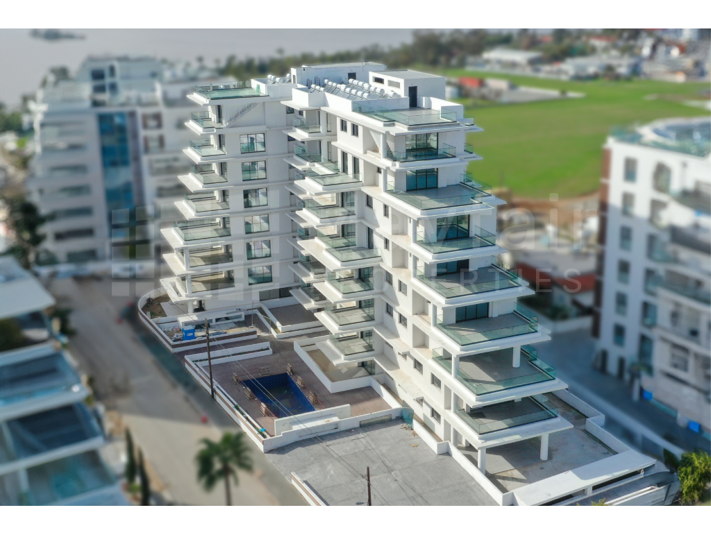 3 Bedroom Ground Floor Apartment near Mackenzie Beach