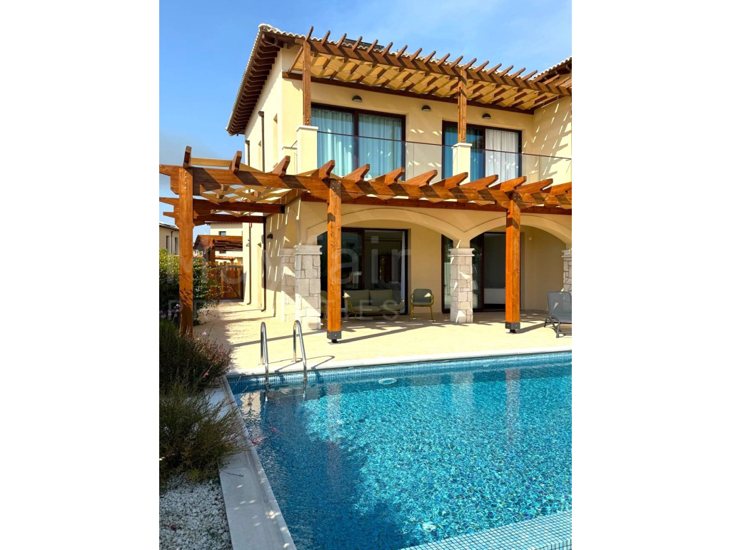 3-bedroom Superior Villa with Pool in Kouklia for Sale