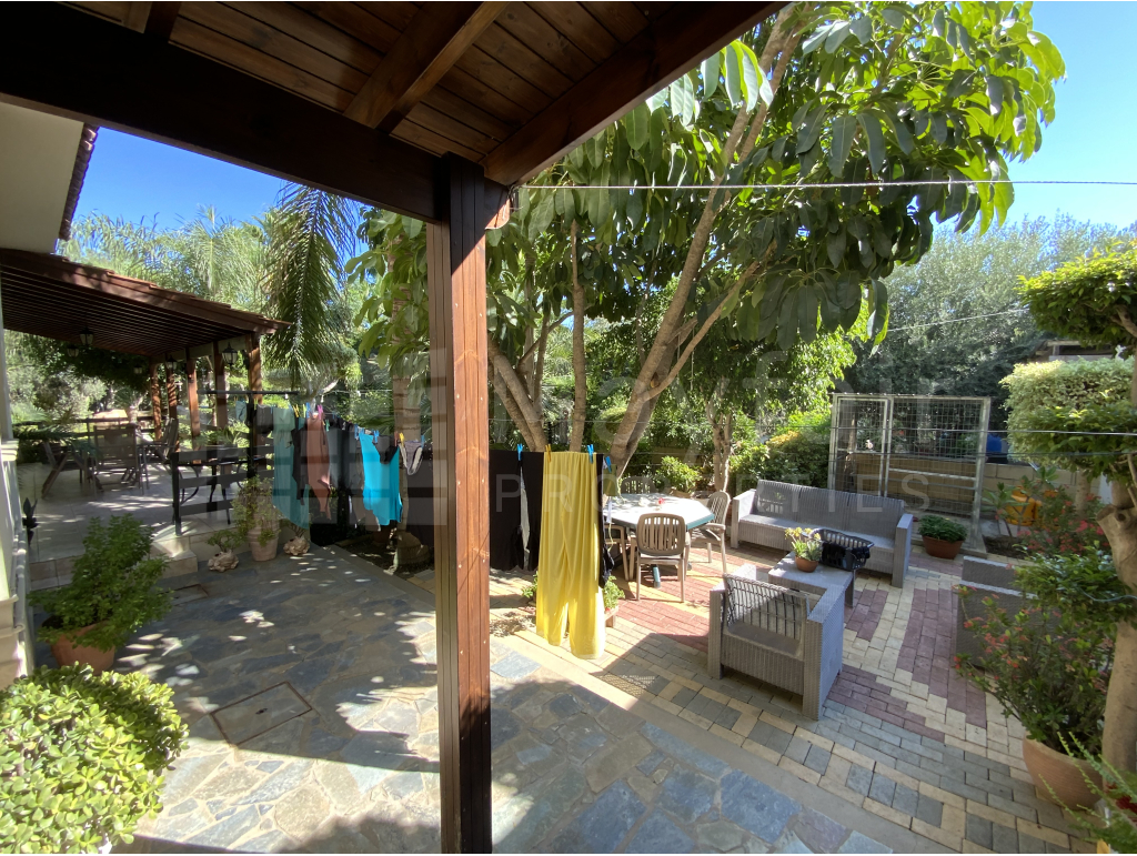 4 Bedroom Detached House for Sale in Livadia