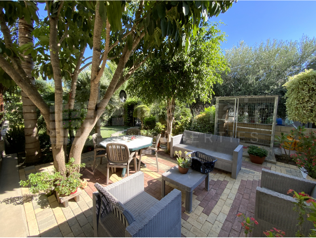 4 Bedroom Detached House for Sale in Livadia
