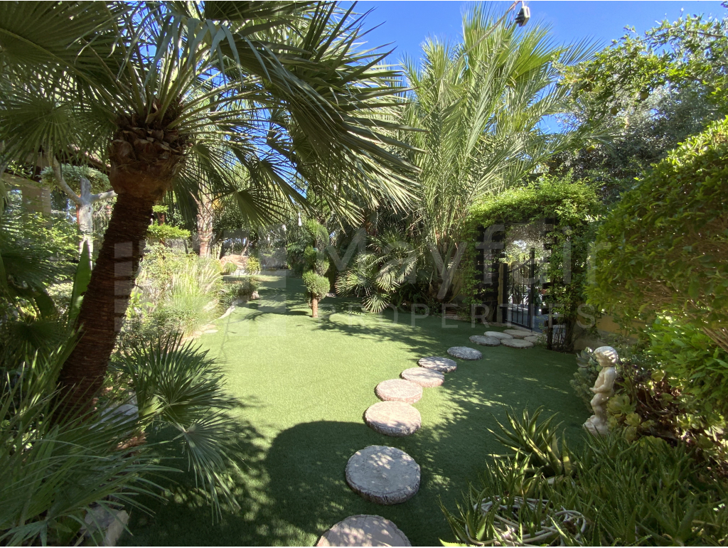 4 Bedroom Detached House for Sale in Livadia