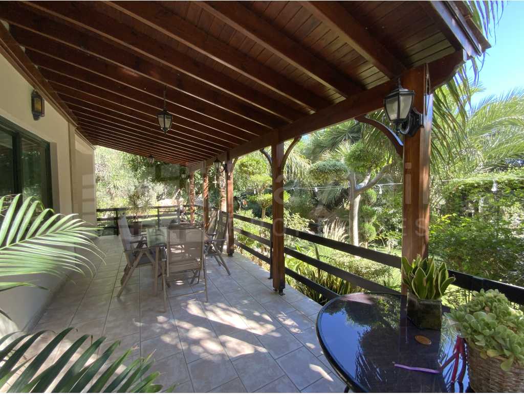 4 Bedroom Detached House for Sale in Livadia