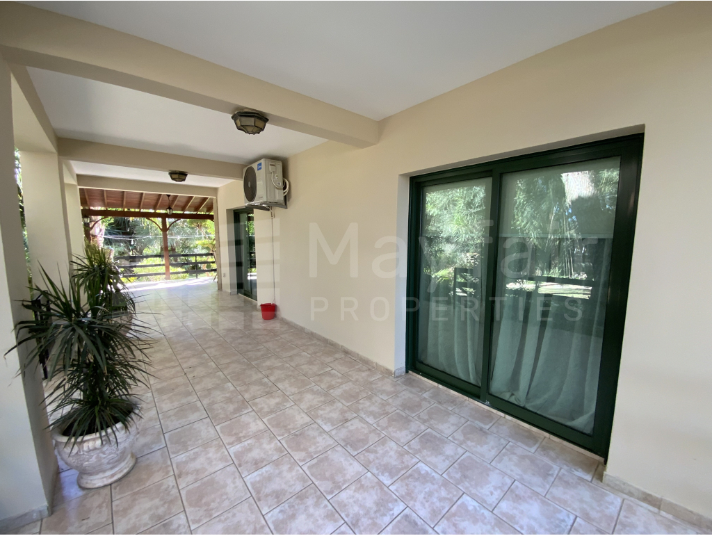 4 Bedroom Detached House for Sale in Livadia