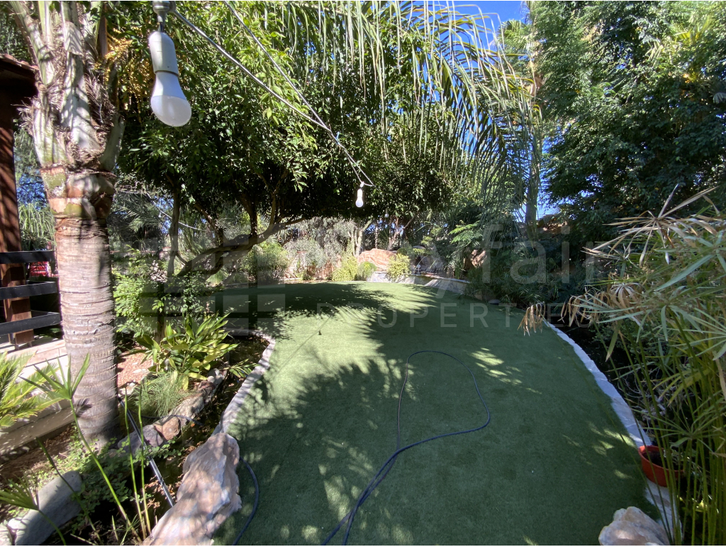 4 Bedroom Detached House for Sale in Livadia
