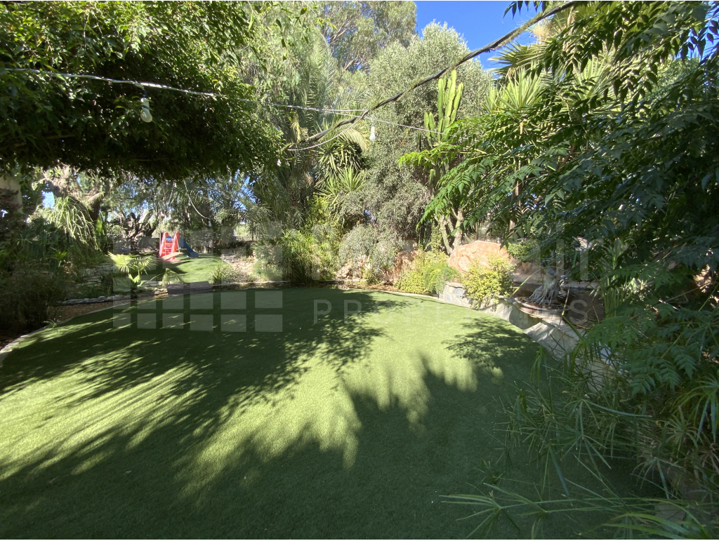 4 Bedroom Detached House for Sale in Livadia
