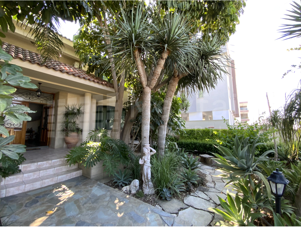4 Bedroom Detached House for Sale in Livadia
