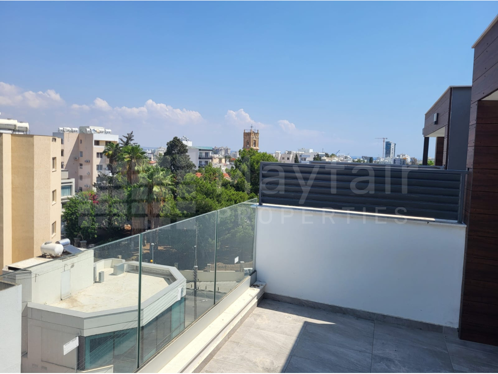 Penthouse for Exchange for Plot in Chrysopolitissa