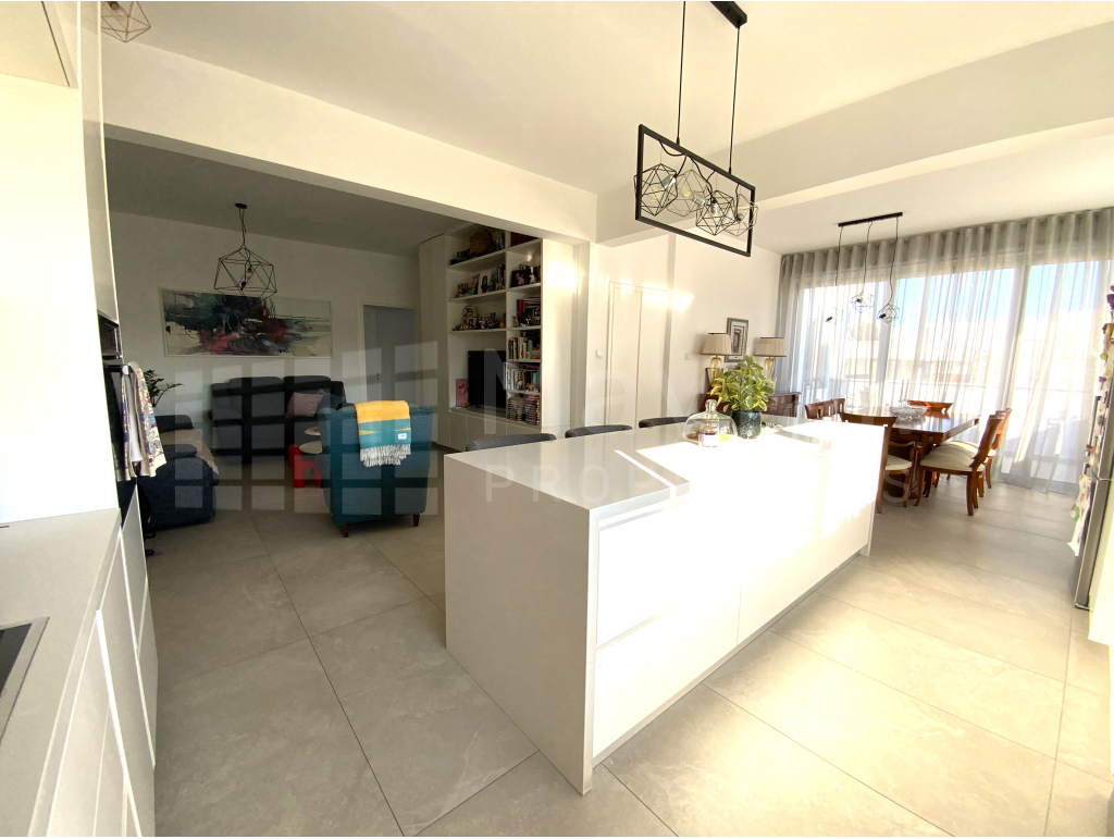 3 Bedroom Top Floor Apartment for Sale in Town Center