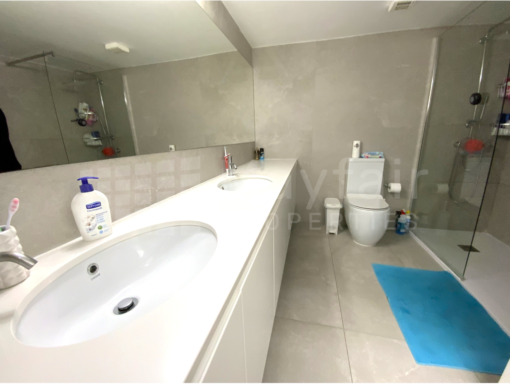 3 Bedroom Top Floor Apartment for Sale in Town Center