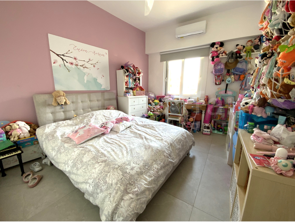 3 Bedroom Top Floor Apartment for Sale in Town Center