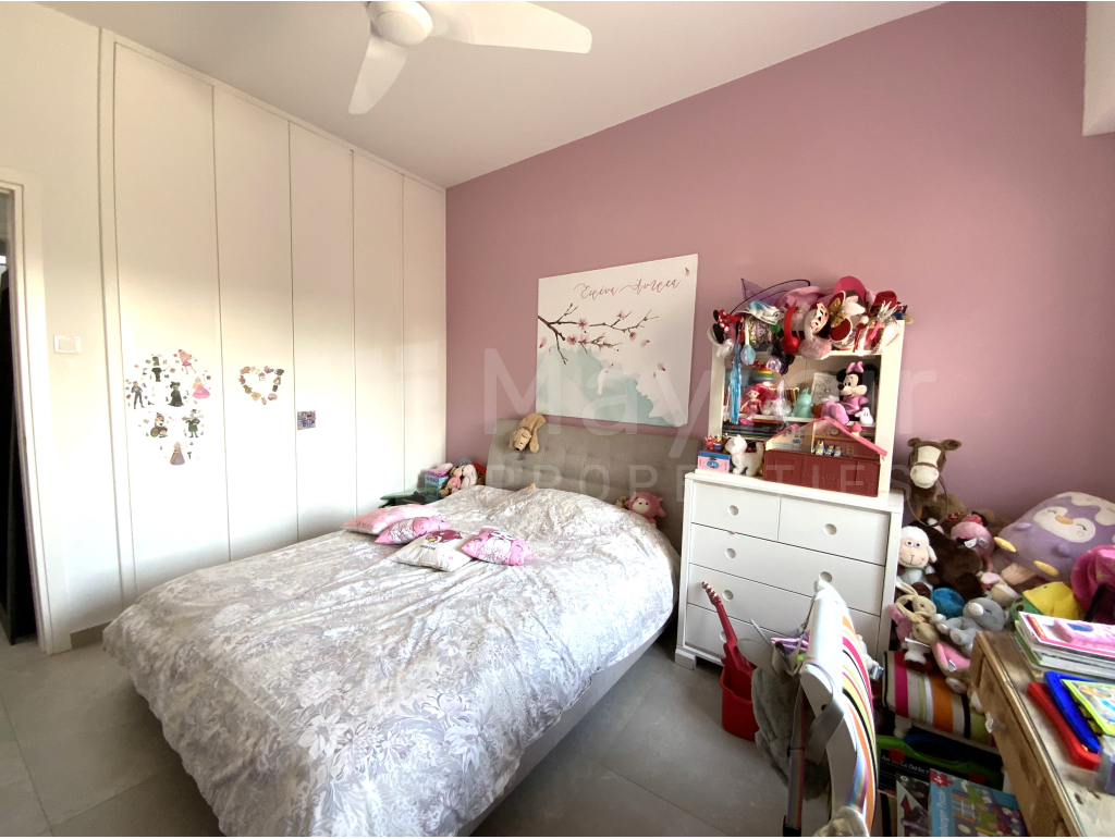 3 Bedroom Top Floor Apartment for Sale in Town Center