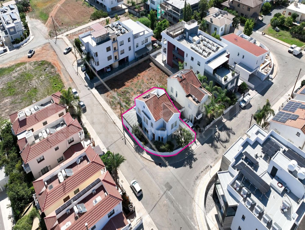 Four-Bedroom House with attic in Lakatamia, Nicosia