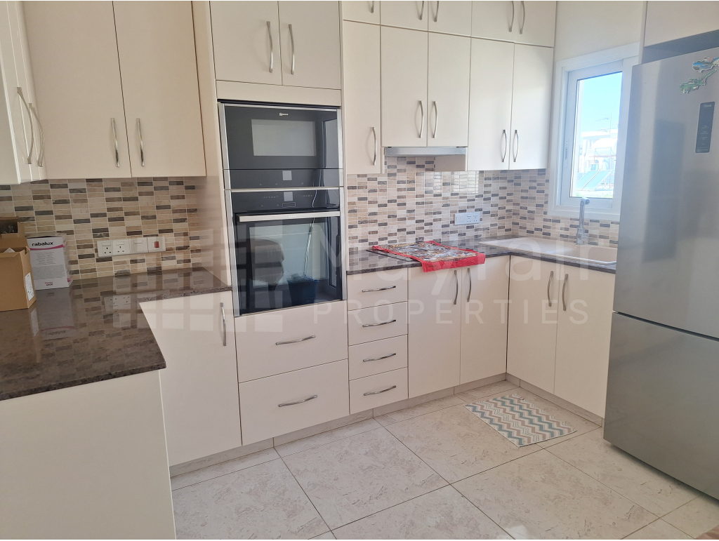 3-bedroom Apartment for Rent in Agios Nicolaos