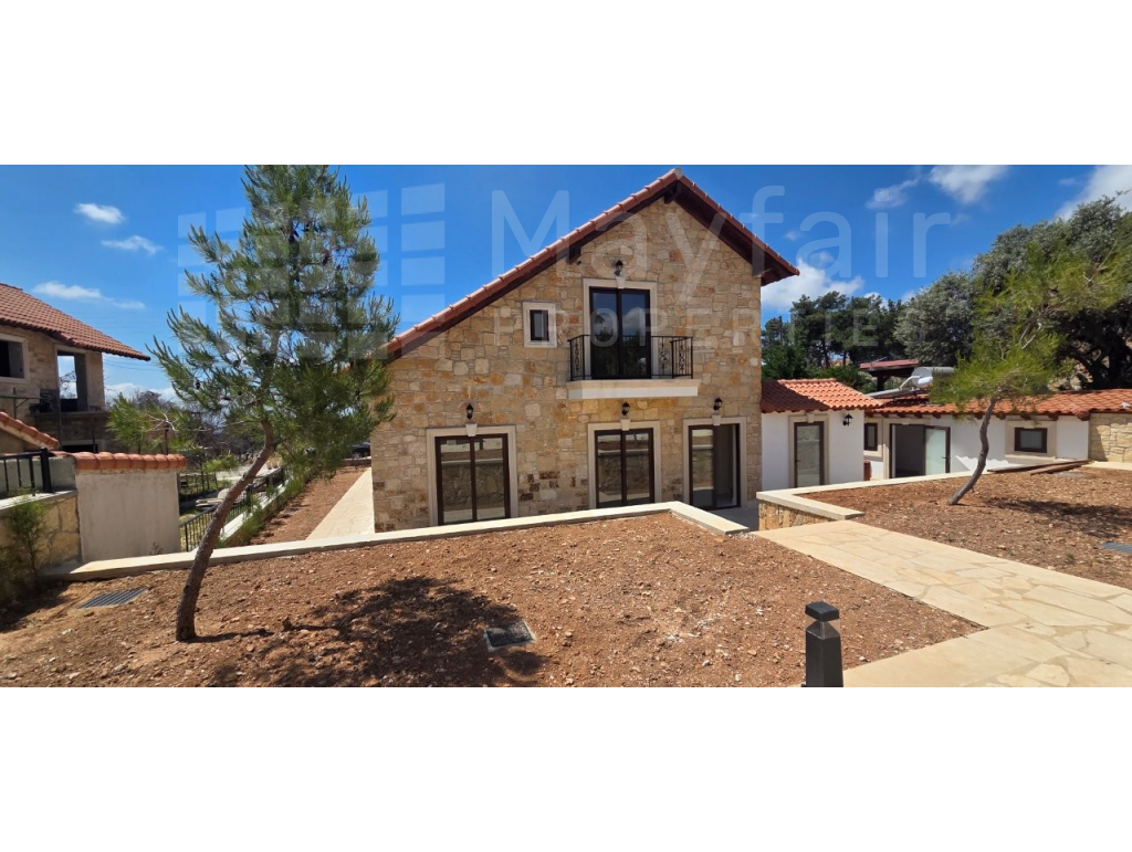 4 Bedroom House with Swimming Pool for Sale in Souni