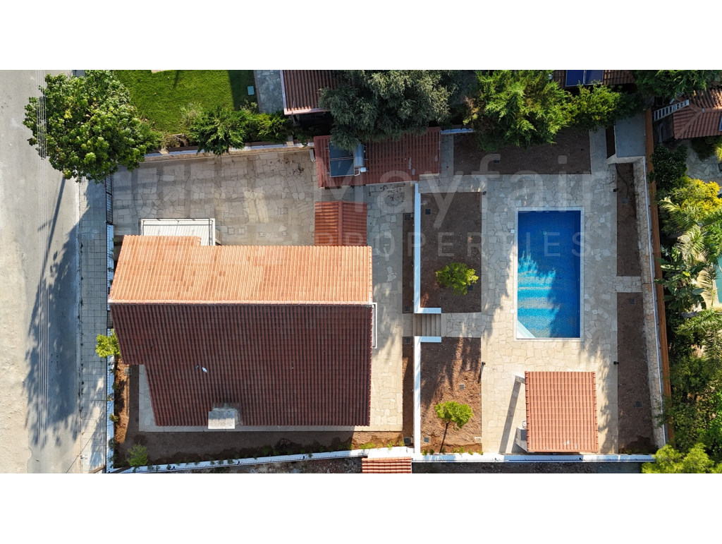 4 Bedroom House with Swimming Pool for Sale in Souni