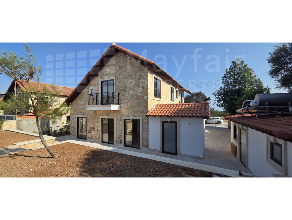 4 Bedroom House with Swimming Pool for Rent in Souni