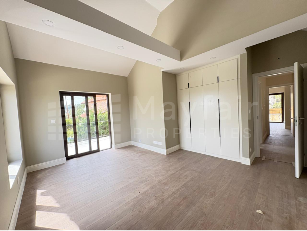 4 Bedroom House with Swimming Pool for Rent in Souni