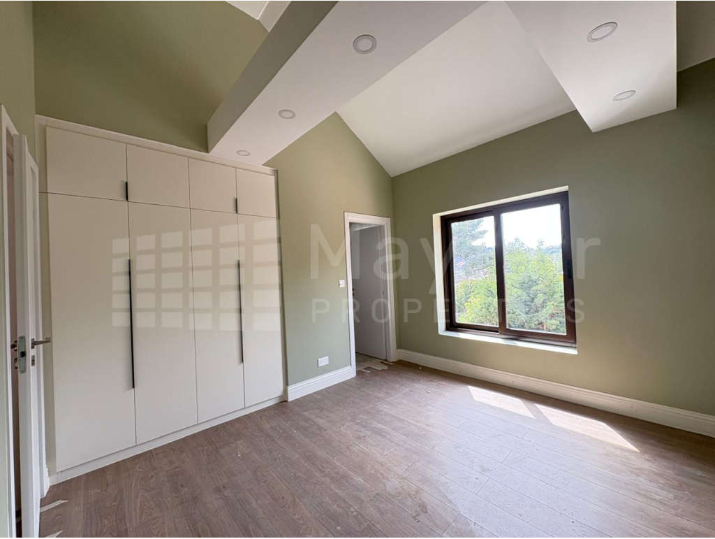 4 Bedroom House with Swimming Pool for Rent in Souni