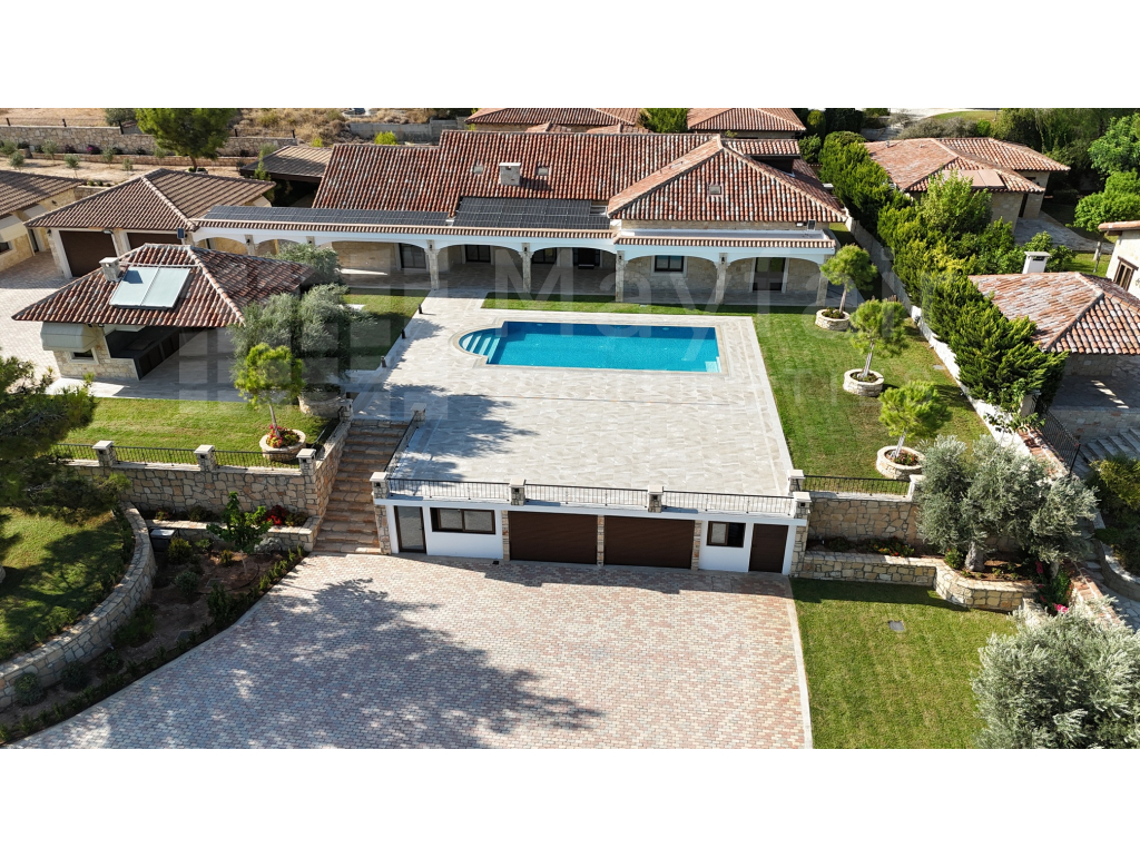 4 Bedroom House for Sale in Souni