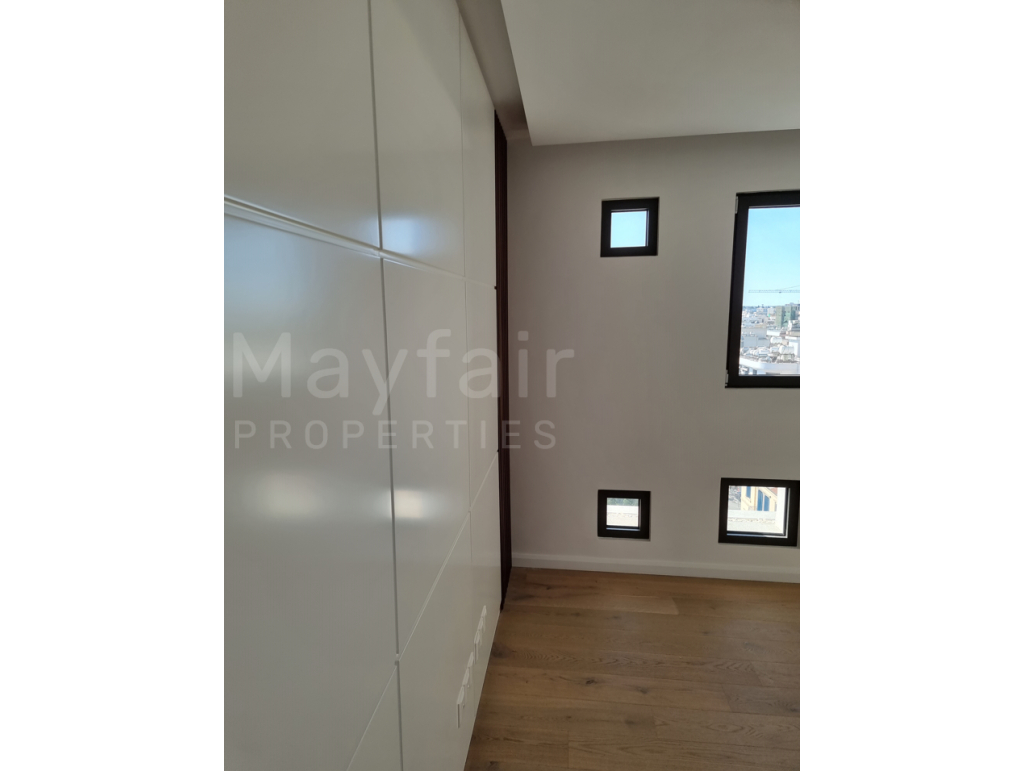 3-Bedroom Ready to Move-in Duplex Top-floor in Town Center