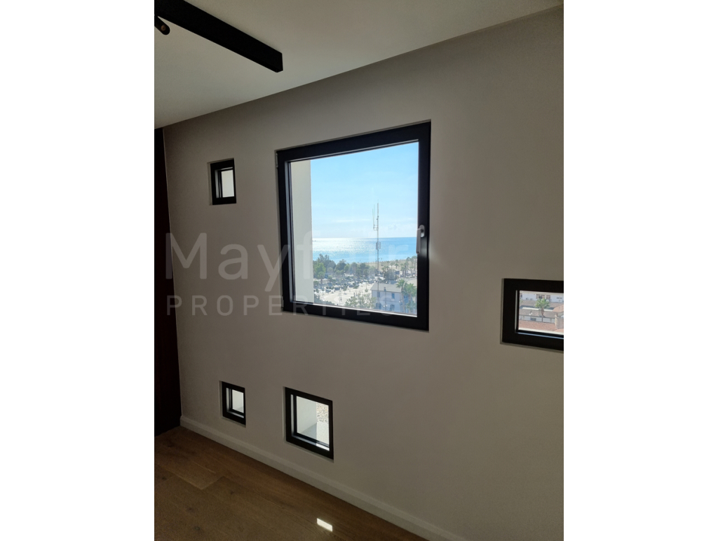 3-Bedroom Ready to Move-in Duplex Top-floor in Town Center